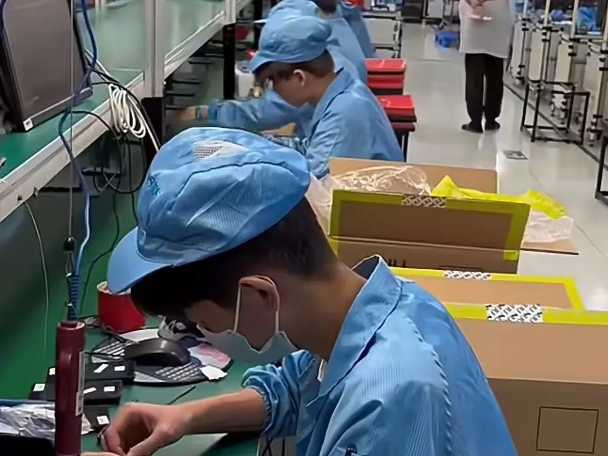 Integração elétrica de um LINGCHONG WashDry Cabinet na fábrica de Shunde